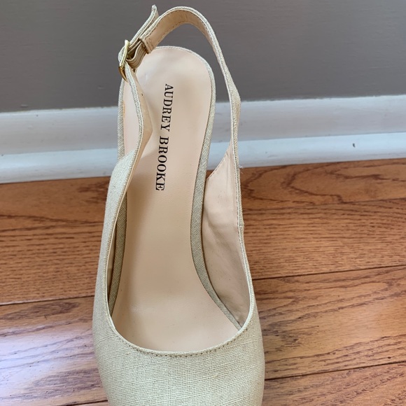 NWOT Audrey Brook Linen and Gold 6” Stiletto - Picture 7 of 11